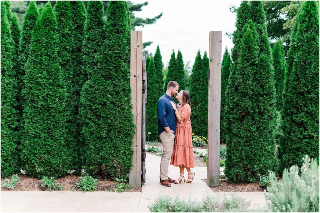 Engagement pictures botanical garden knoxville tennessee